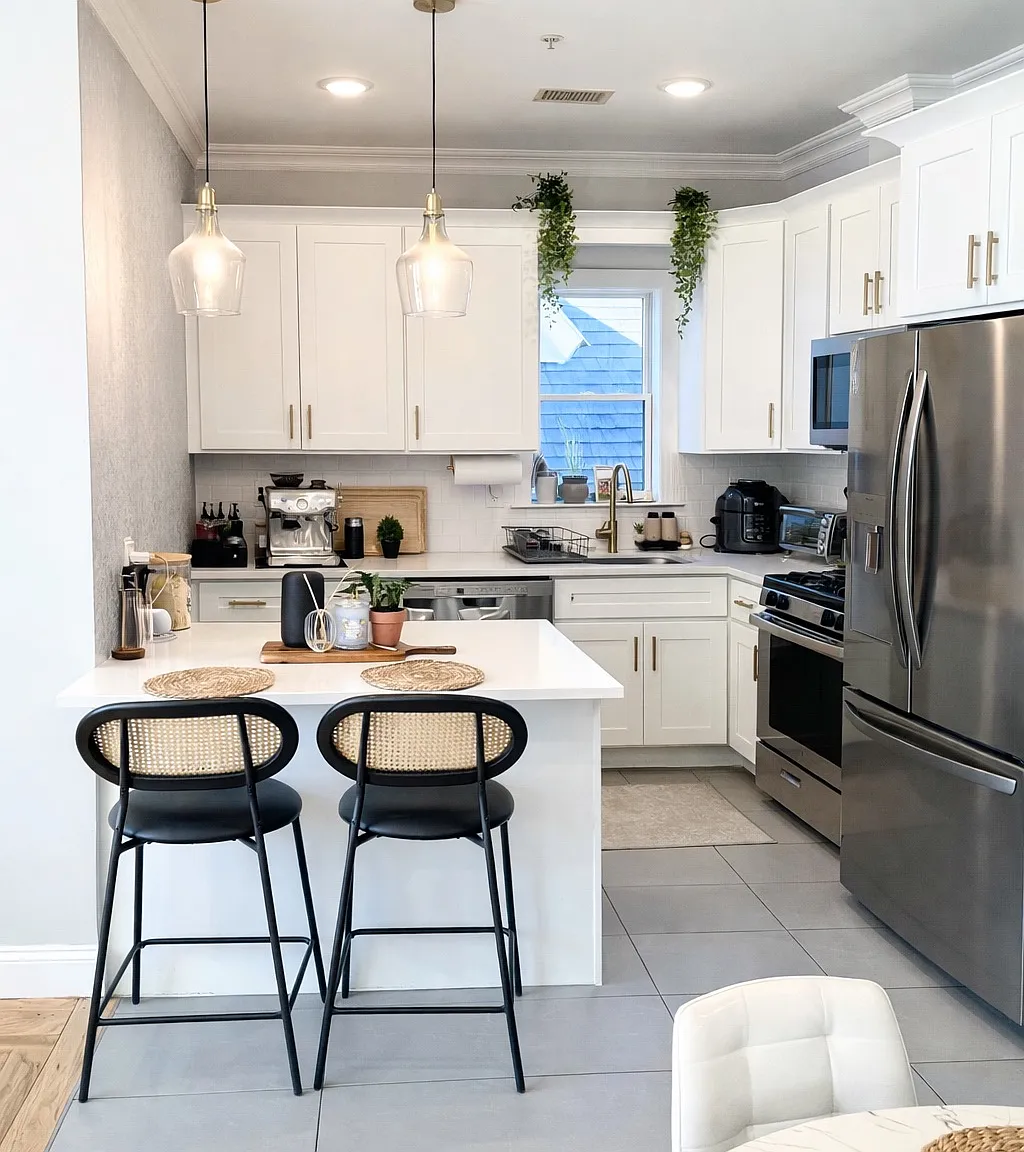 3 bed, 1103 sqft, $4,900 — Photo 1