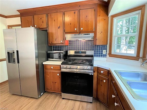 5th image of 321 Barclay Rd