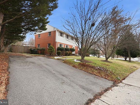 2nd image of 9901 Fernwood Rd