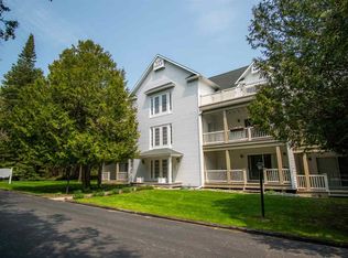 252 Artesian Ave, Harbor Springs, MI 49740