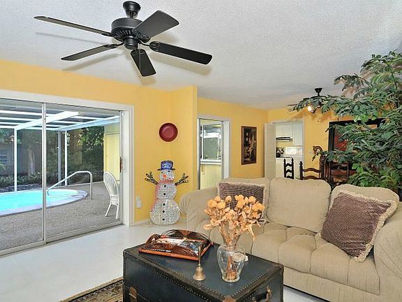 3rd image of 601 Venice Ln
