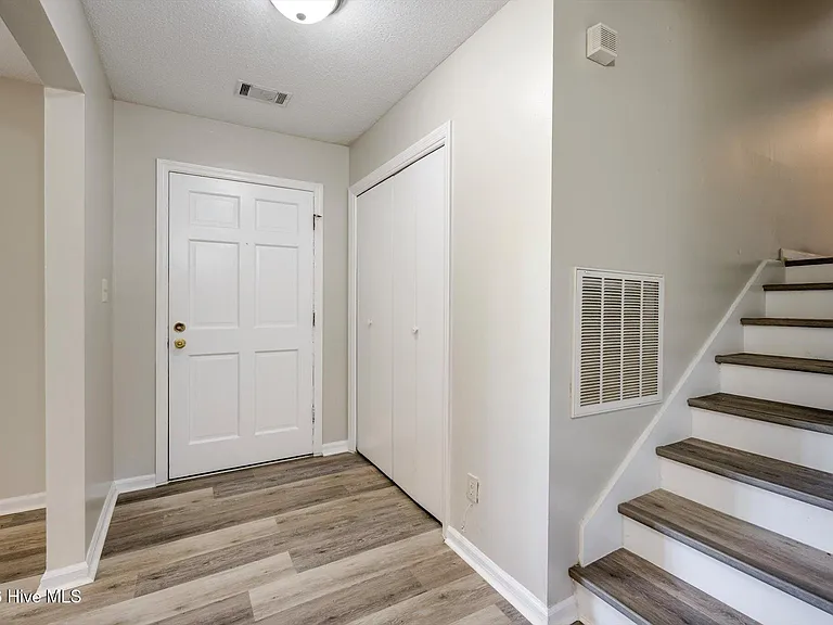 152 Holiday Dr — Photo 27