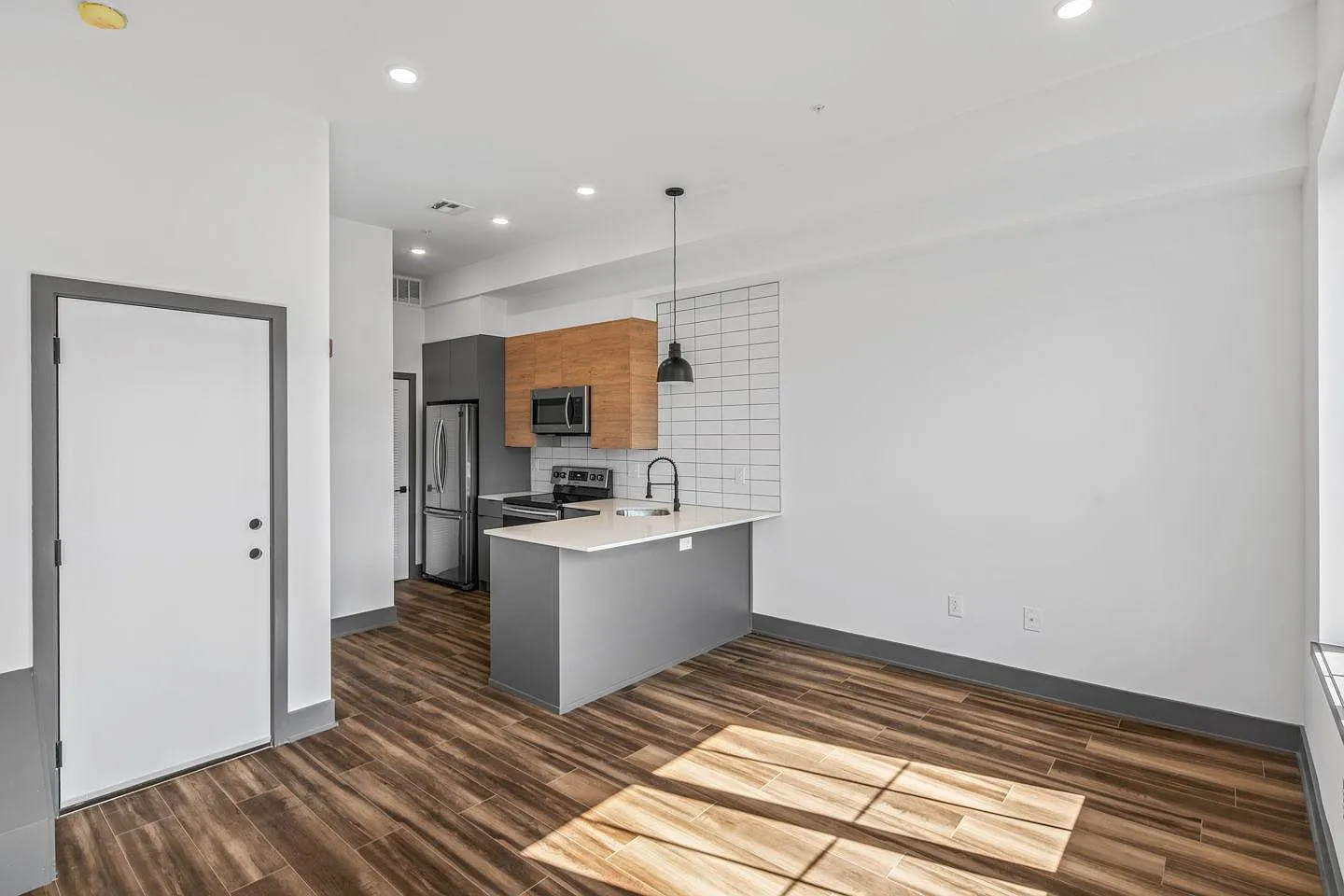 2 bed, 1000 sqft, $1,795 — Photo 4