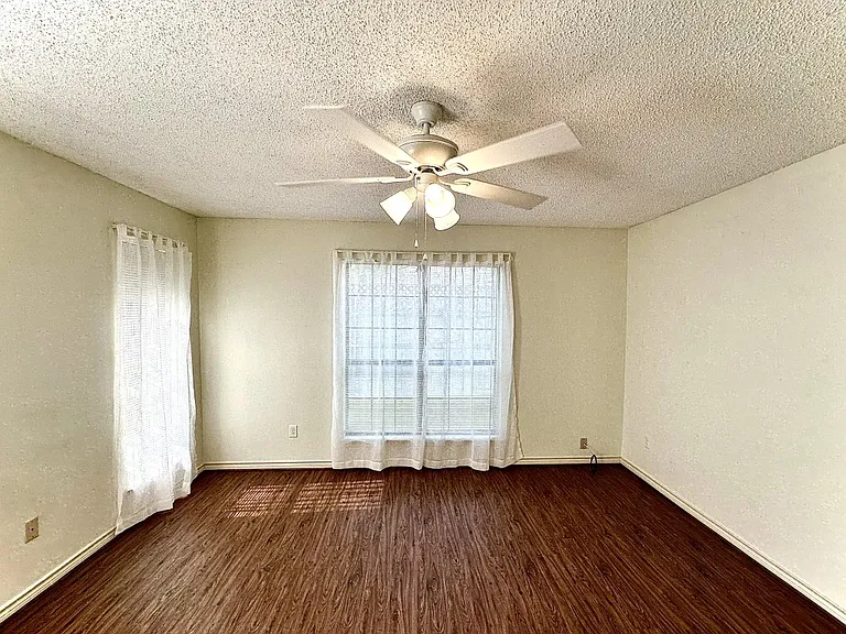 304 Amberwood Cir #304 — Photo 19