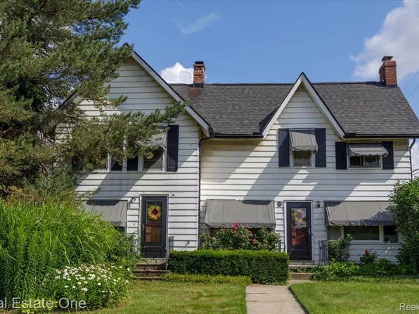 23 W Burdick St, Oxford, MI 48371