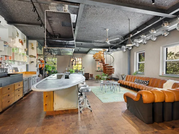 527 Hudson Street image 8 of 24