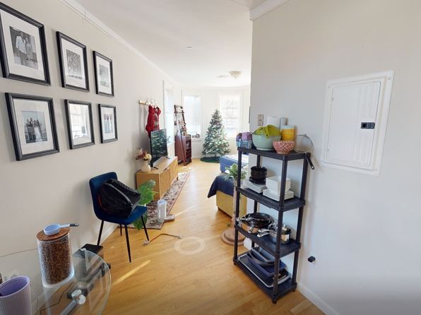 8 Bishop Allen Dr APT 2