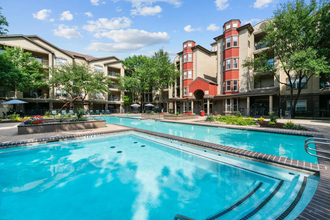 Inwood on the Park apartments community photo