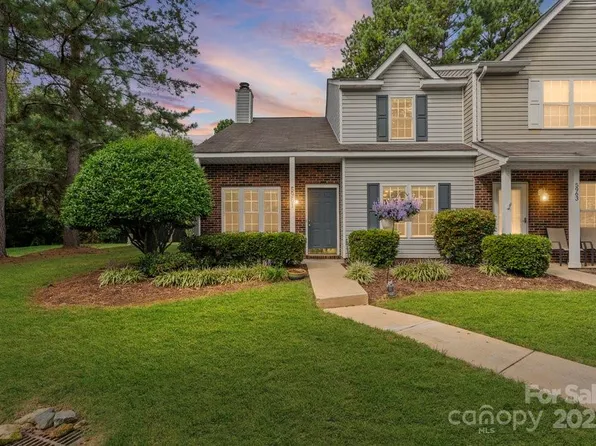 5961 Cougar Ln, Charlotte, NC 28269