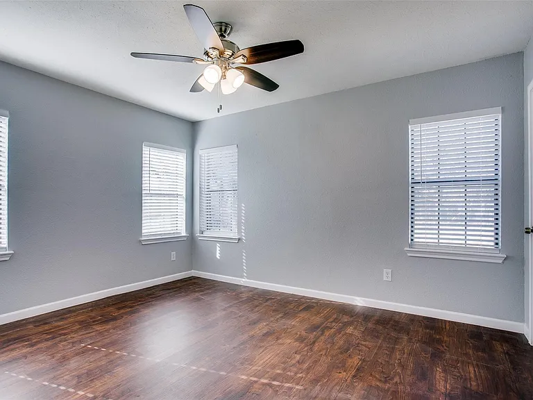 7619 Morton St — Photo 23