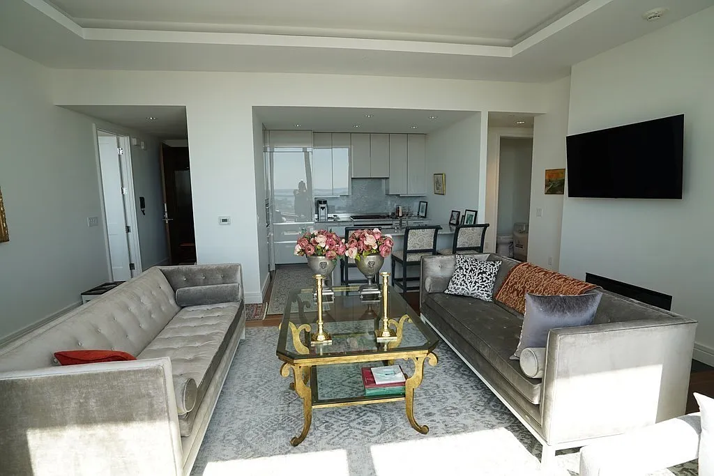 2 bed, 2.5 bath, 1403 sqft, $24,000 — Photo 3