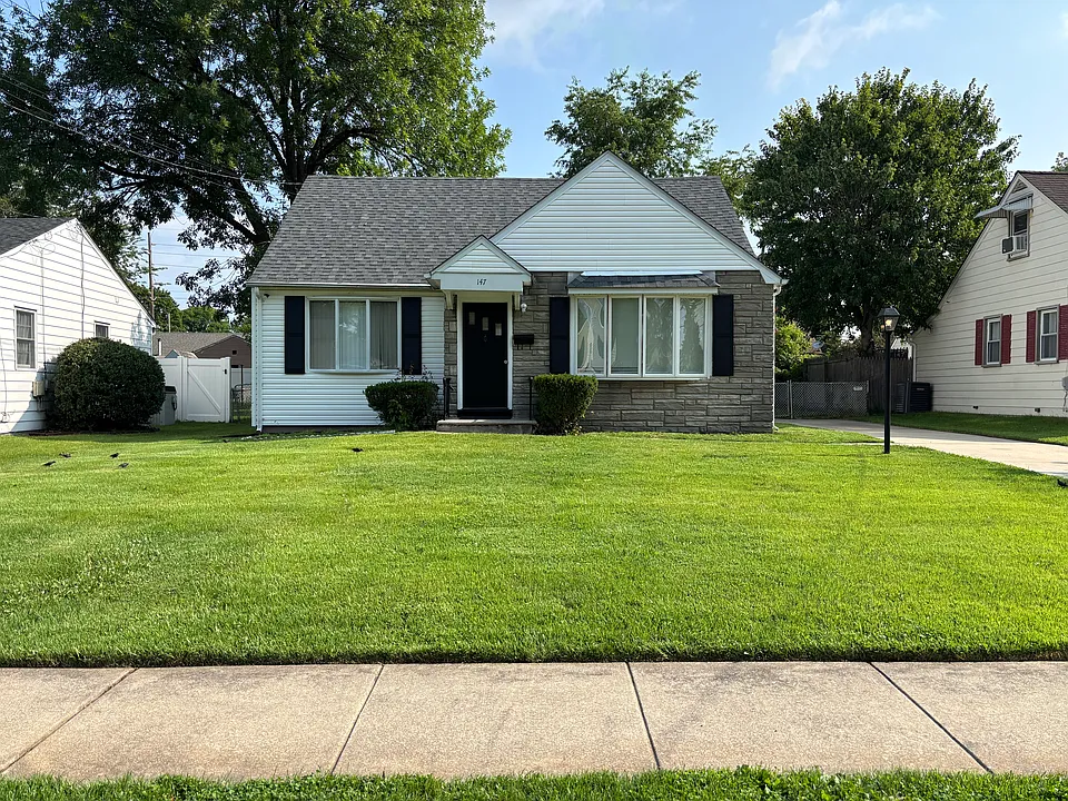147 Russell Ave