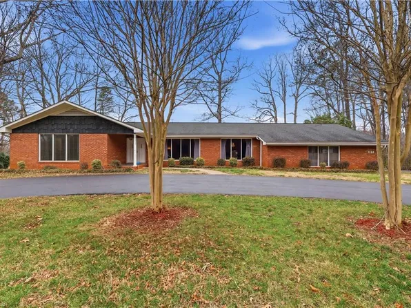 3160 Shaftesbury Ln, Winston Salem, NC 27105