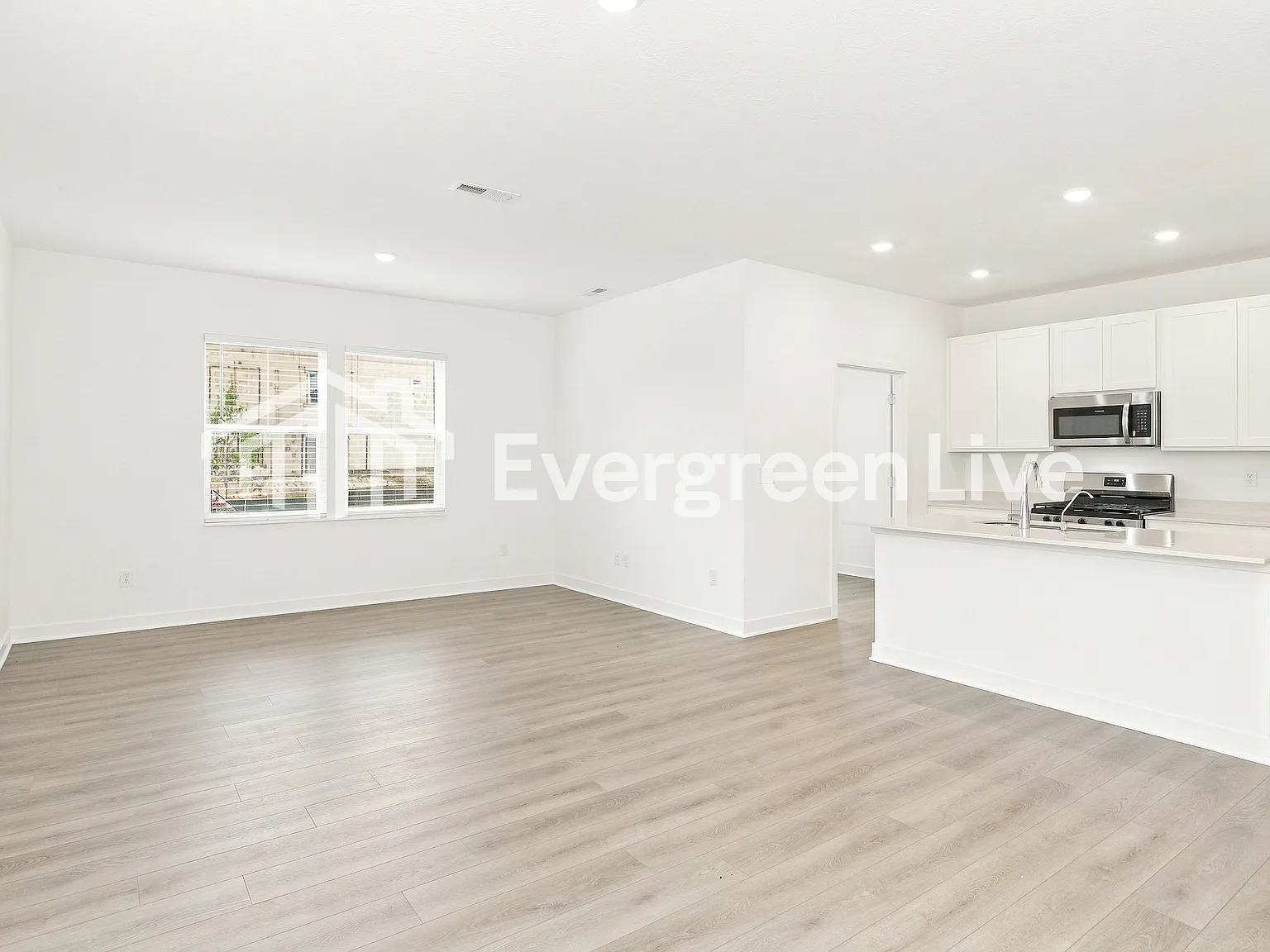 3 bed, 2.5 bath, 1849 sqft, $1,990 — Photo 4
