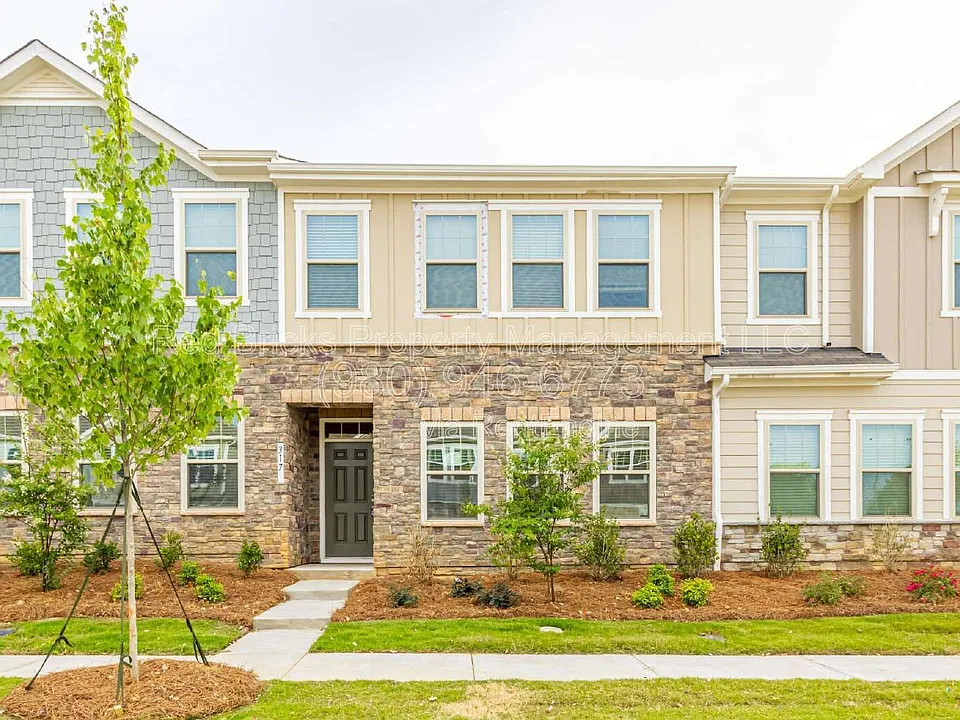 317 Planters Trace Ln
