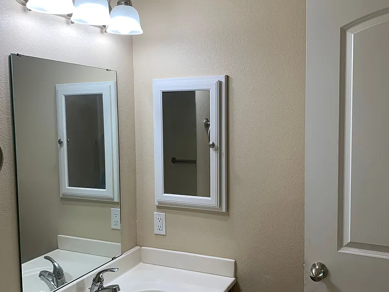 524 W Will Rogers Blvd — Photo 10