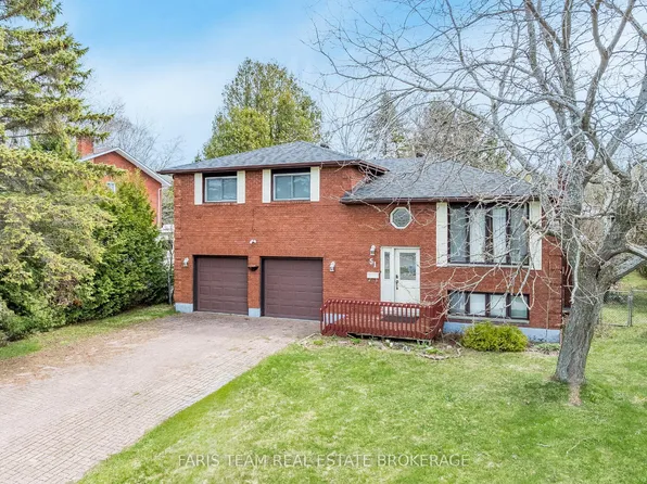 51 Beck Blvd, Penetanguishene, ON L9M 1E2