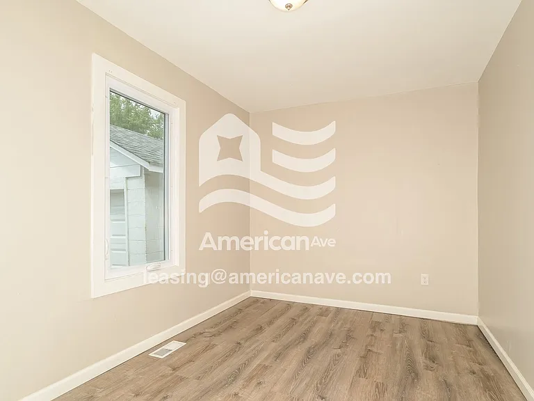 189613_012_bedroom_12.jpg