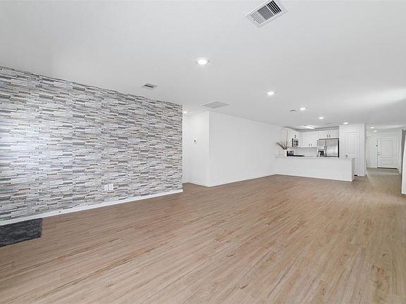 5th image of 17935 Becker Landing Dr