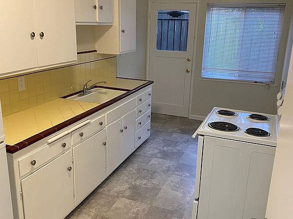 5th image of 3464 Champion St APT 4