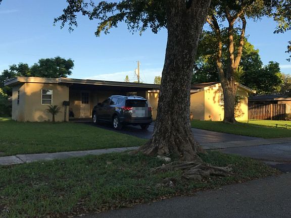 4th image of 820 Petunia Dr