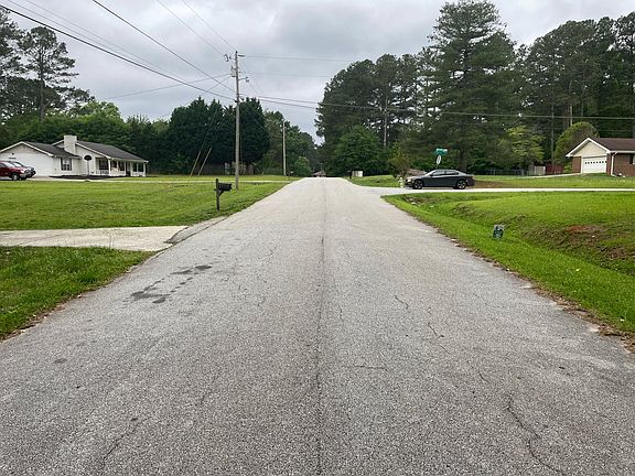 4th image of 4272 Village Green Cir W