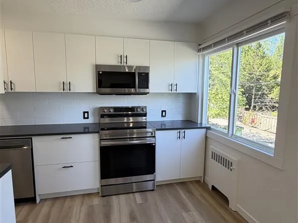 989 W 20th Ave #105, Vancouver, BC V5Z 1Y4
