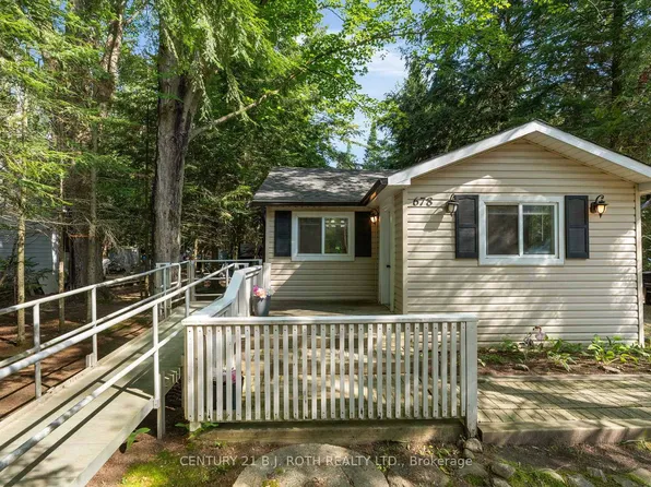 678 Pinegrove Ave, Innisfil, ON L9S 2K4