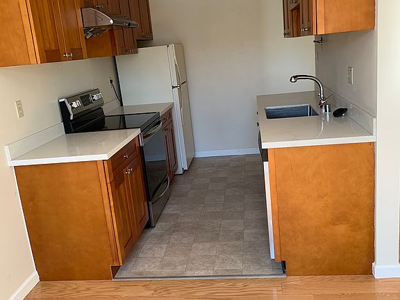 2nd image of 2509 Judah St APT 102