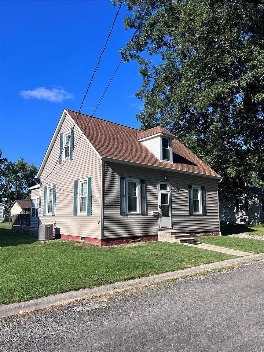 53 W Oak St photo 1