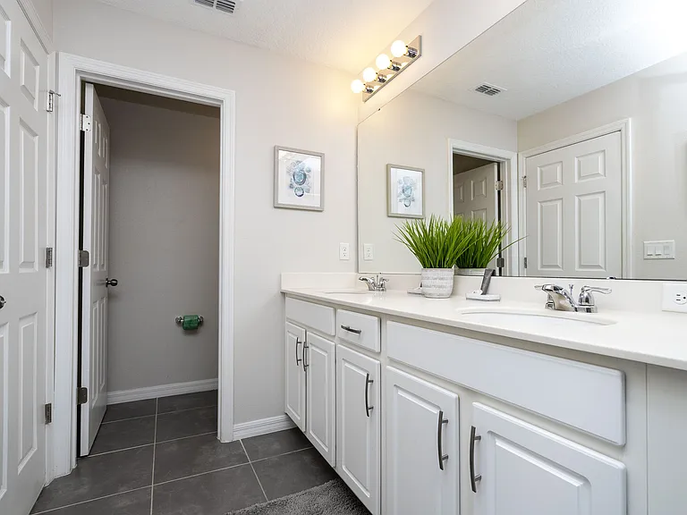 Carey Palm Cir — Photo 24