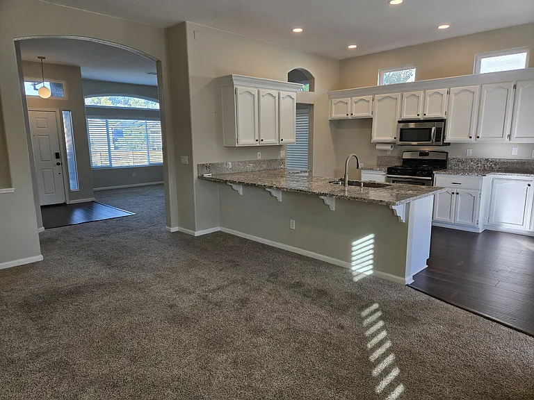 2428 Stefanie Dr — Photo 6