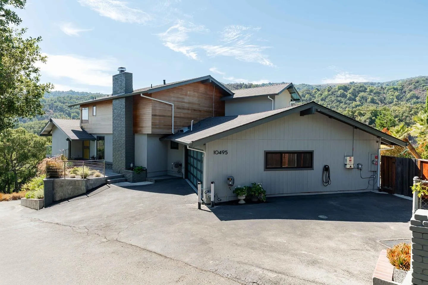 10495 Albertsworth Ln photo 1
