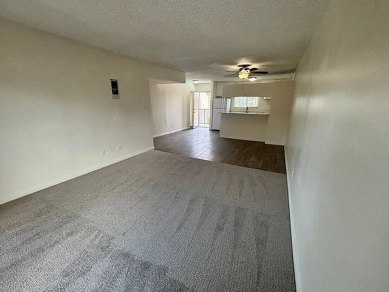 University Terrace Apartments — Photo 23