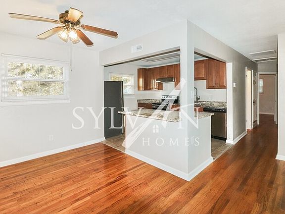 4th image of 800 Holly Hedge Ave