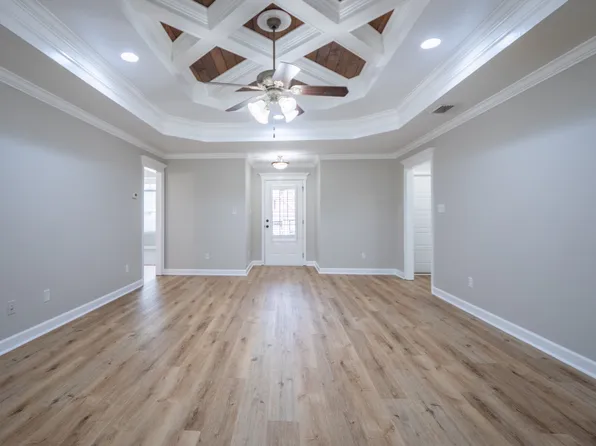 4251 Shadow Garden Dr, Hahira, GA 31632
