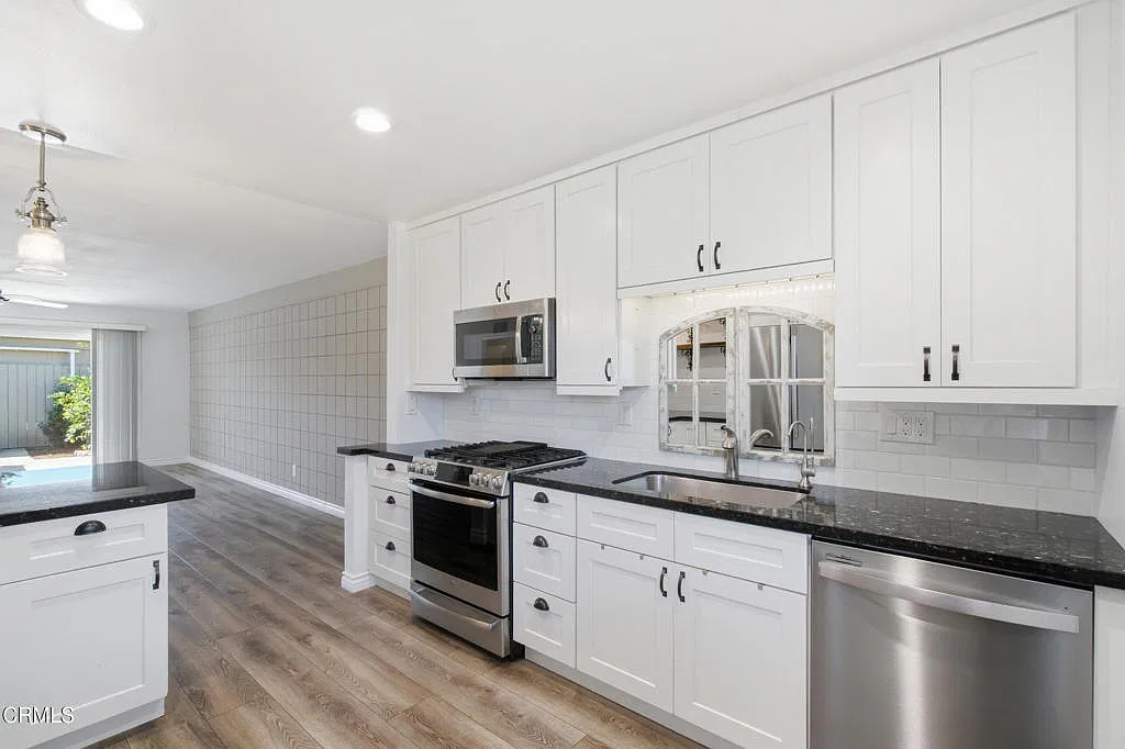 3 bed, 1245 sqft, $3,100 — Photo 1