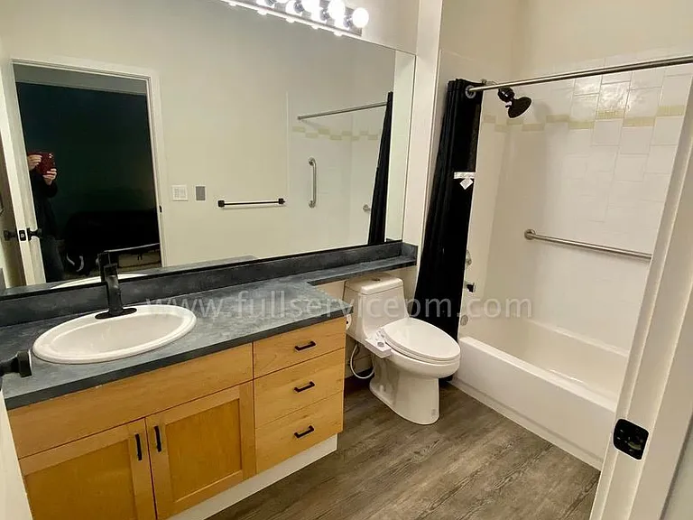 303 E Pike St #605 — Photo 17