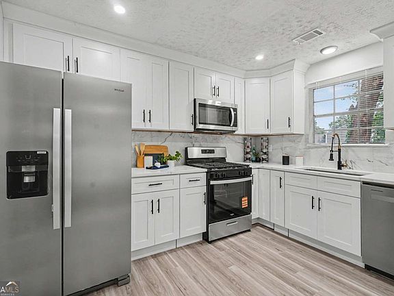 5th image of 4584 Garden Hills Dr