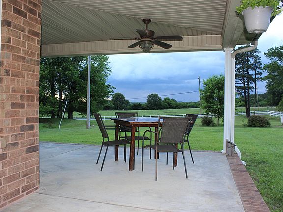 4th image of 31 Chateau Dr