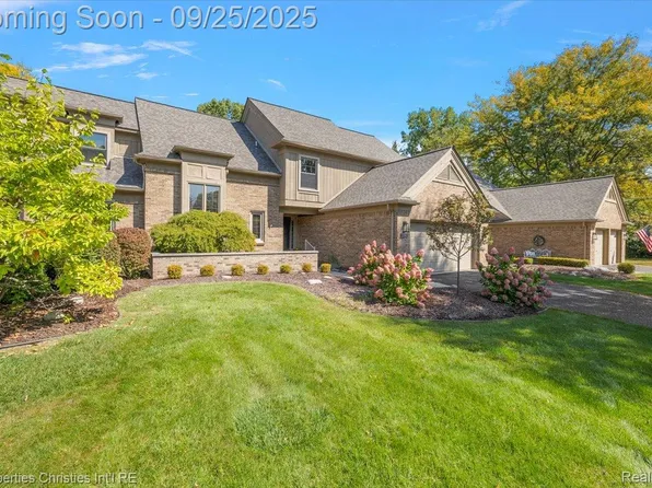 13150 Hidden Creek Dr, Plymouth, MI 48170