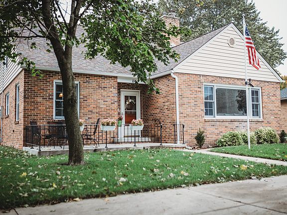 4th image of 114 Grand Ave