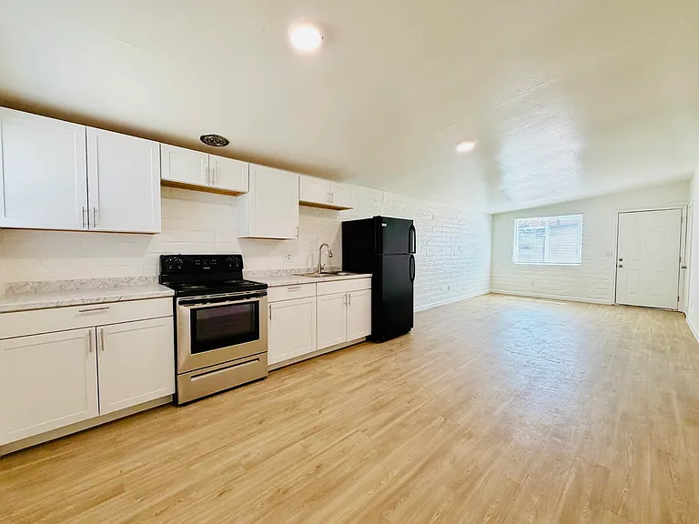 The Derby Apartments — Photo 1