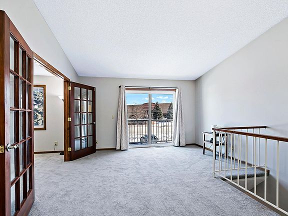 4th image of 1053 Pondview Ct