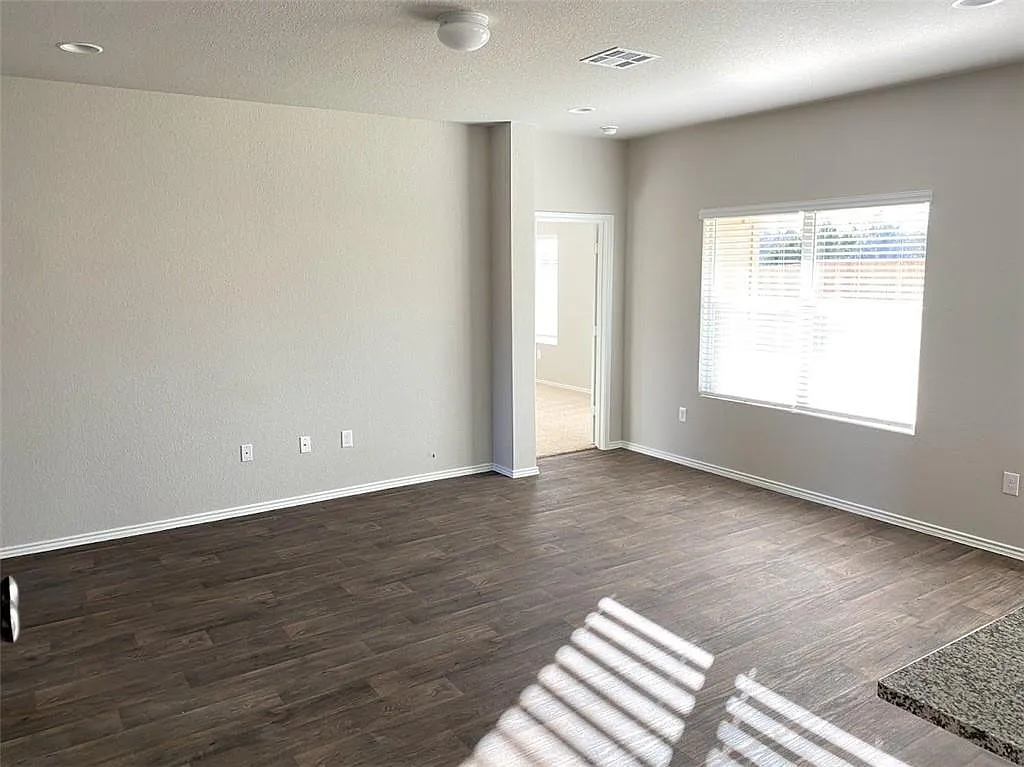 3 bed, 2.0 bath, 1472 sqft, $1,990 — Photo 4