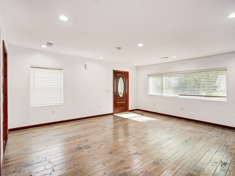 2nd image of 1815 Hiawatha Pl