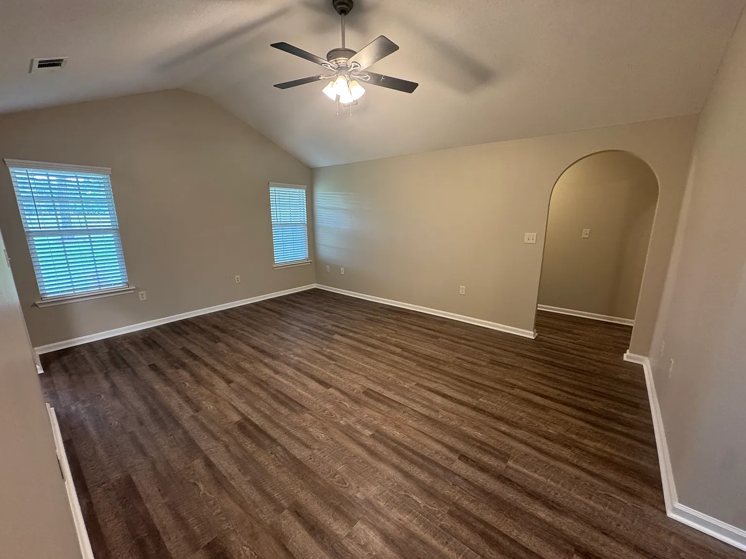 4 bed, 1638 sqft, $2,050 — Photo 2