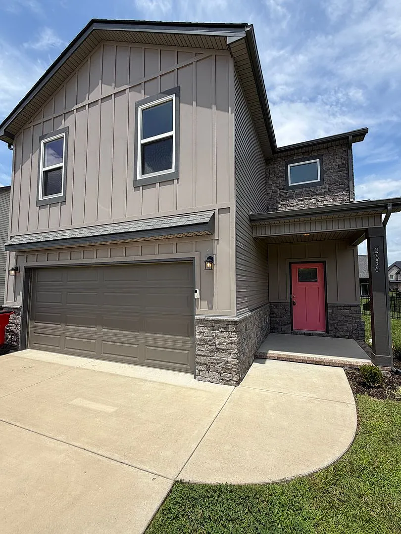4 Bedroom Dog Friendly Home For Rent Near Post! — Photo 2