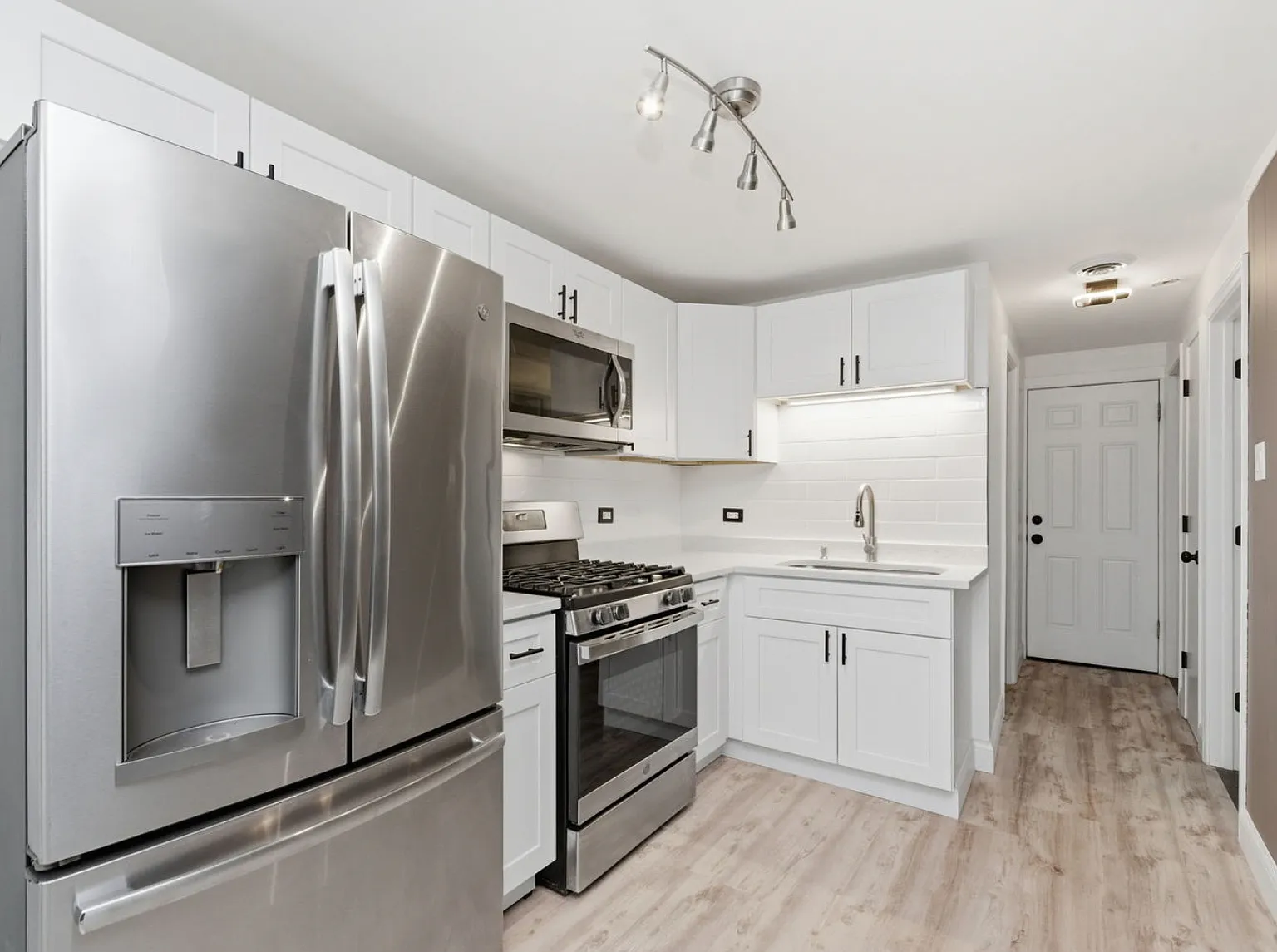 14840 Hoyne Ave — Photo 2