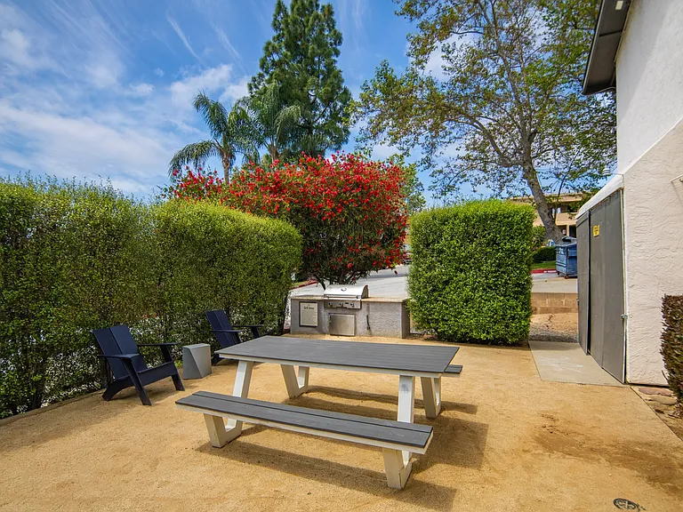 725 Alturas Ln — Photo 13